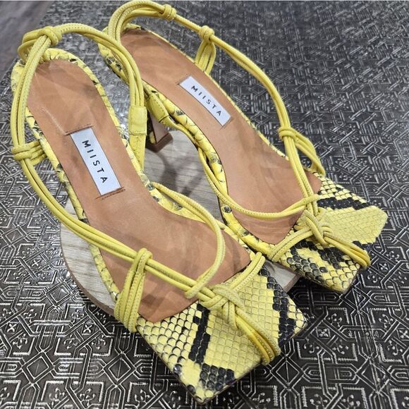 🐢 MIISTA Amy Yellow and Black snakeskin sandals size 39 - Picture 1 of 12